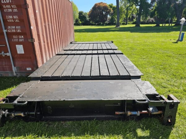 Flat rack shipping container